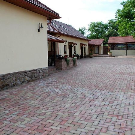 Ubytovanie Tri Ruze Krasnohorske Podhradie Ngoại thất bức ảnh