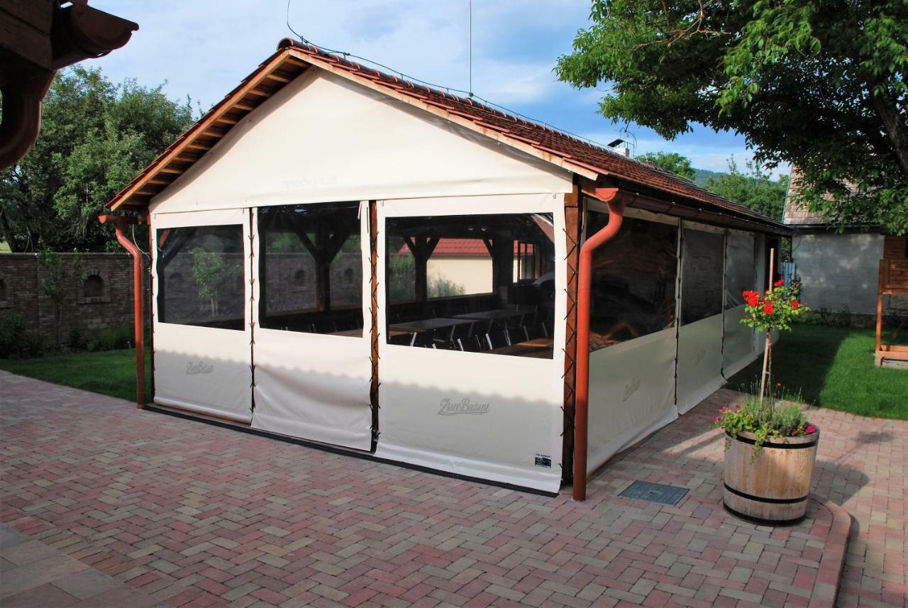 Ubytovanie Tri Ruze Krasnohorske Podhradie Ngoại thất bức ảnh